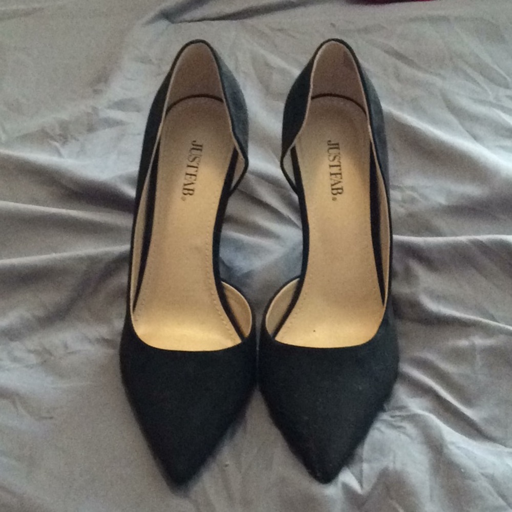 Black pointed toe Stilletos